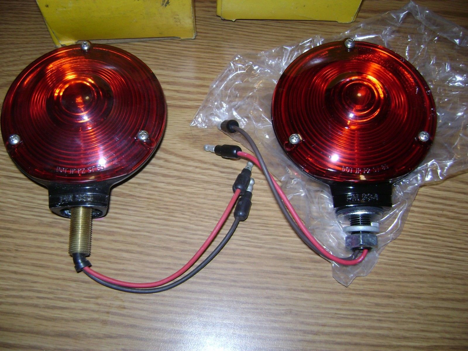 Caterpillar 9G-8556 Signal Lamp, Red